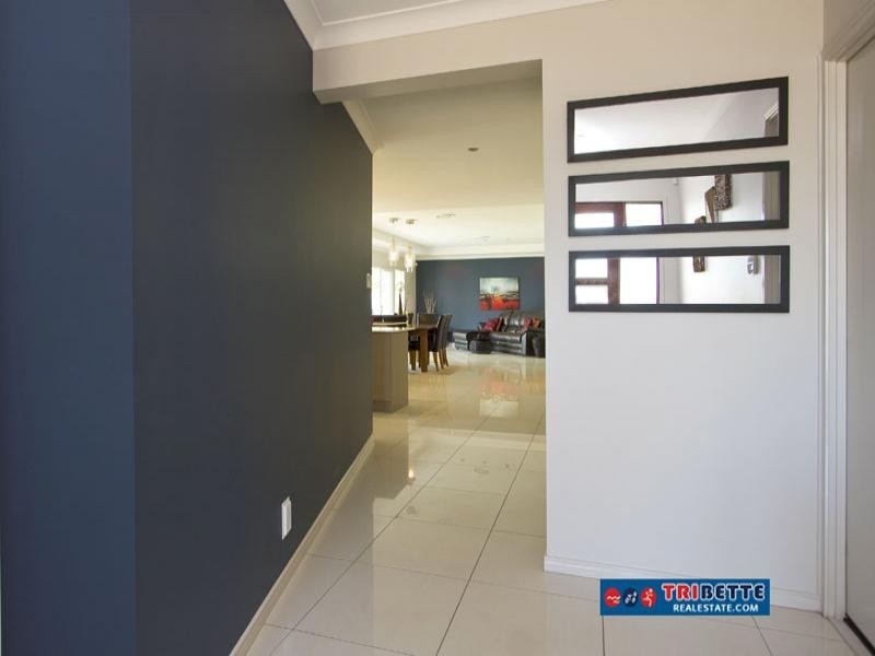 27 Lancaster Ct, Moggill QLD 4070
