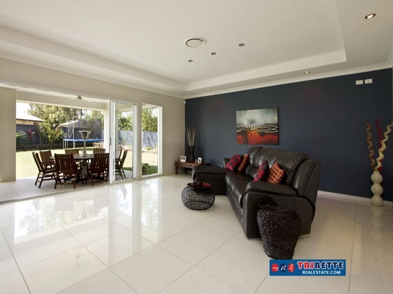 27 Lancaster Ct, Moggill QLD 4070