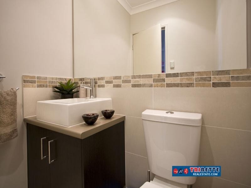 27 Lancaster Ct, Moggill QLD 4070