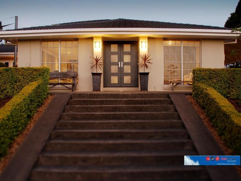 19 Buscall Ct, Sinnamon Park QLD 4073