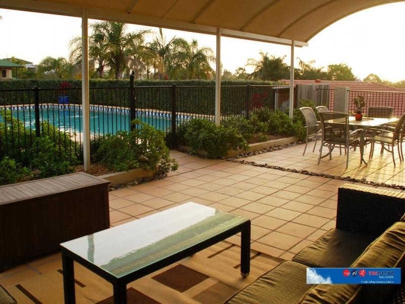 19 Buscall Ct, Sinnamon Park QLD 4073