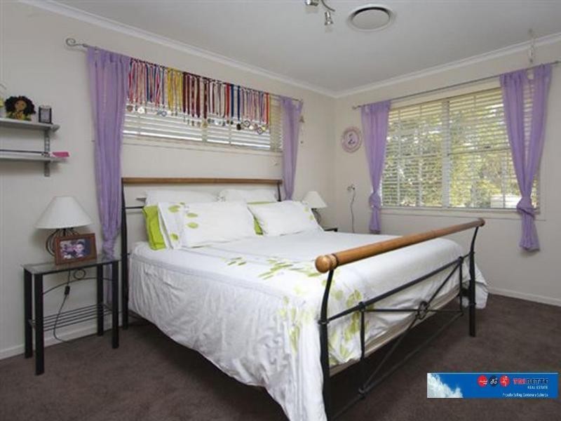 19 Buscall Ct, Sinnamon Park QLD 4073