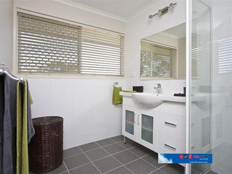 19 Buscall Ct, Sinnamon Park QLD 4073