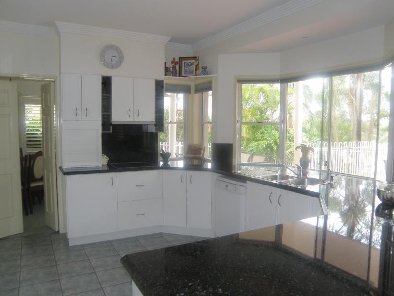 19 Bowles Street, Mount Ommaney QLD 4074