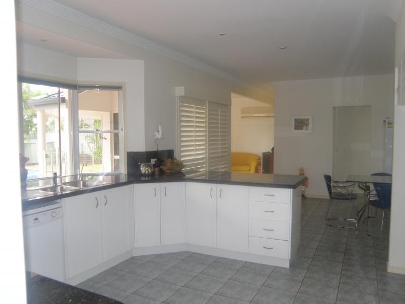 19 Bowles Street, Mount Ommaney QLD 4074