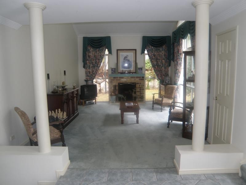 19 Bowles Street, Mount Ommaney QLD 4074