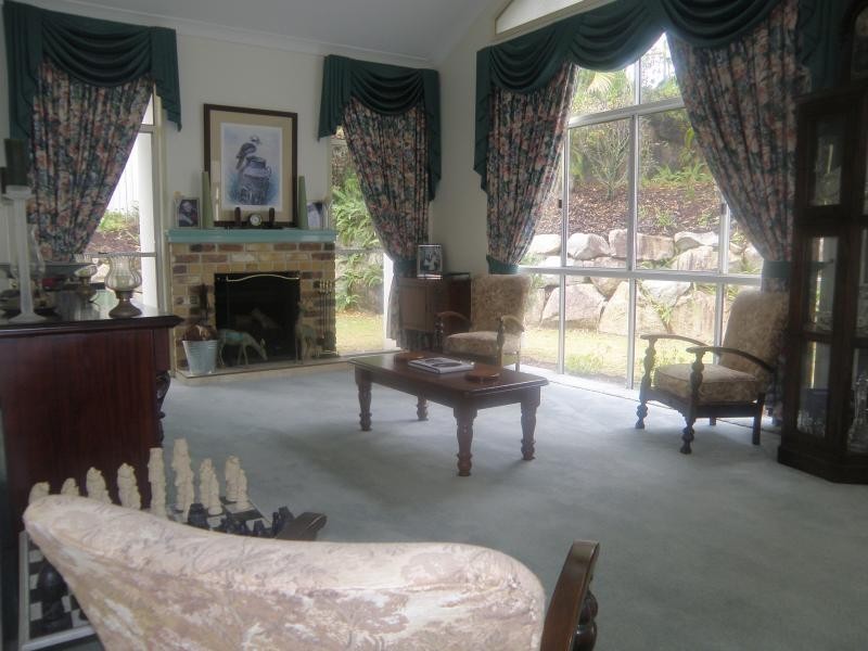 19 Bowles Street, Mount Ommaney QLD 4074