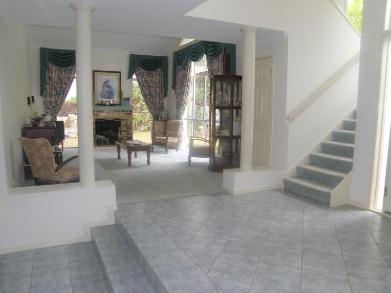 19 Bowles Street, Mount Ommaney QLD 4074