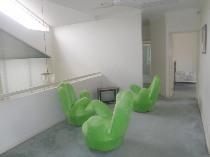 19 Bowles Street, Mount Ommaney QLD 4074