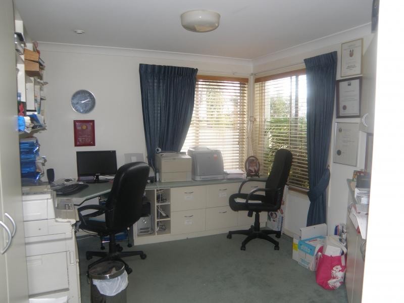 19 Bowles Street, Mount Ommaney QLD 4074