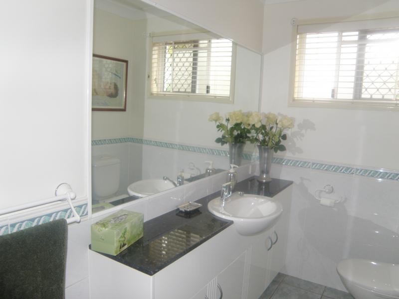 19 Bowles Street, Mount Ommaney QLD 4074