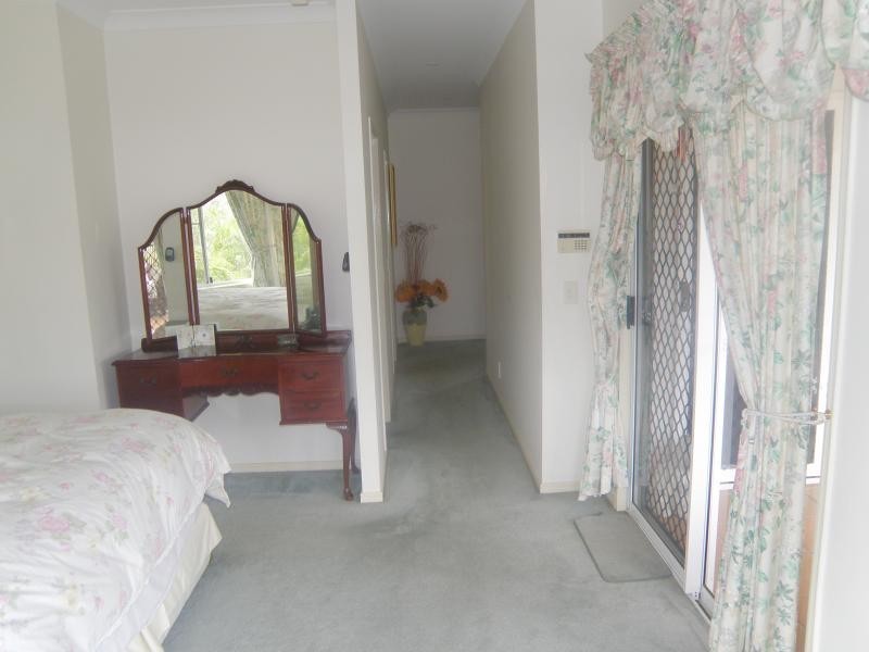 19 Bowles Street, Mount Ommaney QLD 4074