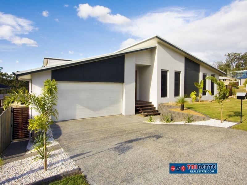 33 Goodenia Cr, Seventeen Mile Rocks QLD 4073