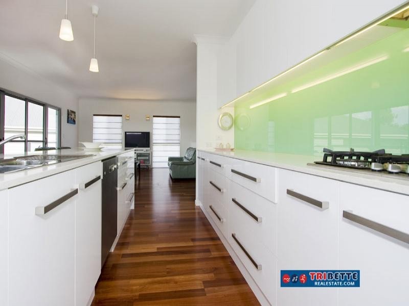 33 Goodenia Cr, Seventeen Mile Rocks QLD 4073