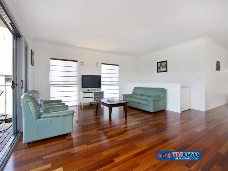 33 Goodenia Cr, Seventeen Mile Rocks QLD 4073