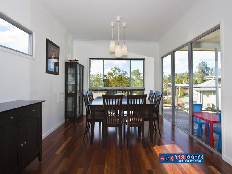 33 Goodenia Cr, Seventeen Mile Rocks QLD 4073