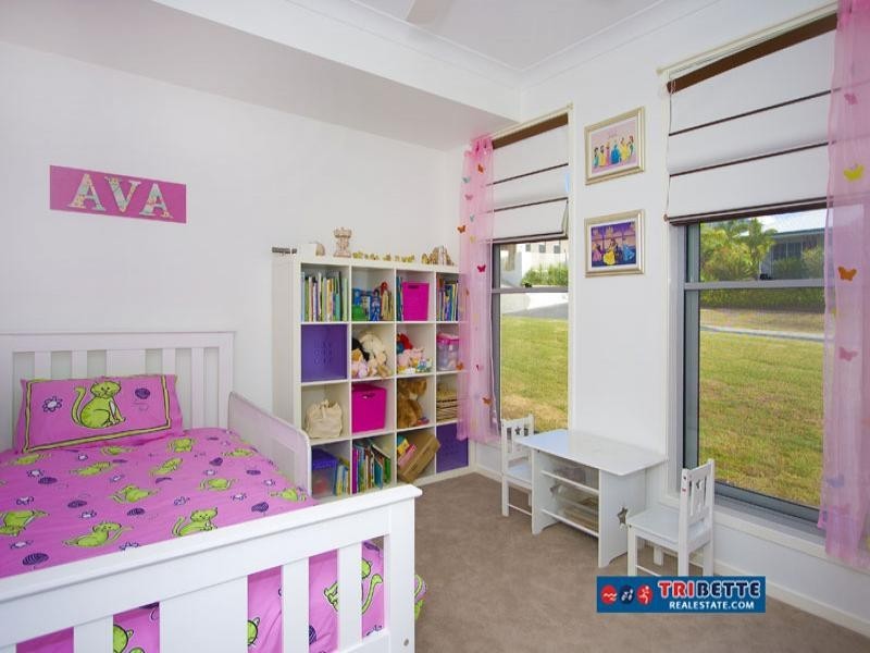 33 Goodenia Cr, Seventeen Mile Rocks QLD 4073