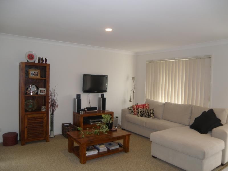 17 Chelsea PL, Forest Lake QLD 4078