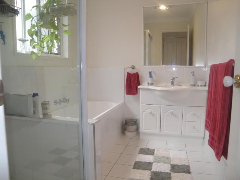 17 Chelsea PL, Forest Lake QLD 4078