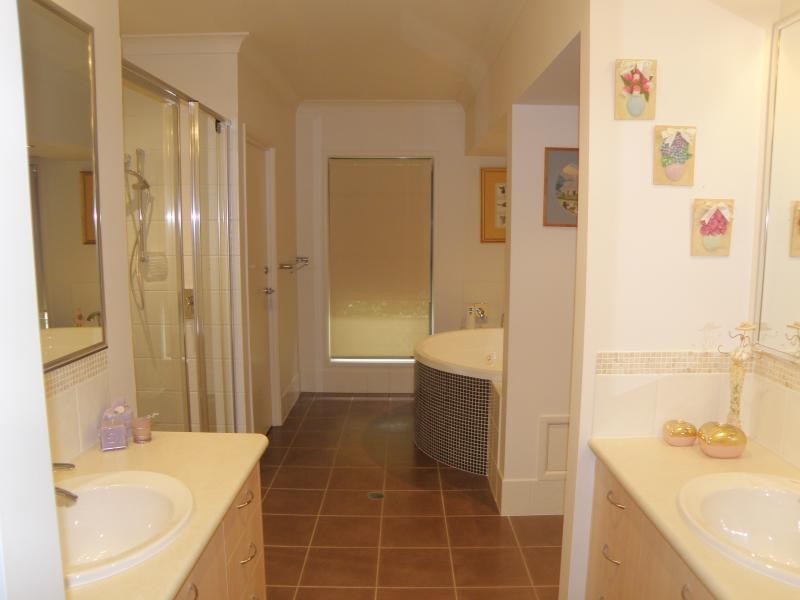 75 Edenbrooke Dr, Seventeen Mile Rocks QLD 4073