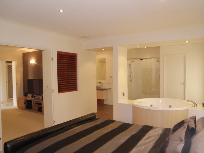 164 Edenbrooke Dr, Seventeen Mile Rocks QLD 4073