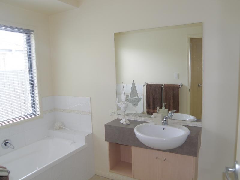 164 Edenbrooke Dr, Seventeen Mile Rocks QLD 4073