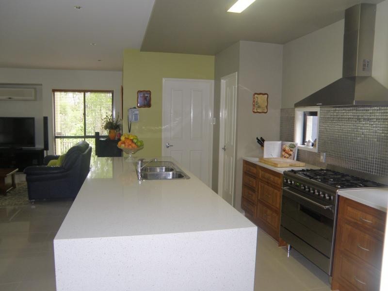 2 Brookeside Cr, Seventeen Mile Rocks QLD 4073