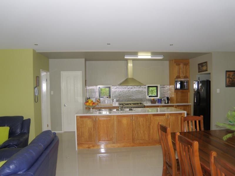 2 Brookeside Cr, Seventeen Mile Rocks QLD 4073