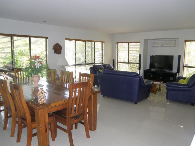 2 Brookeside Cr, Seventeen Mile Rocks QLD 4073