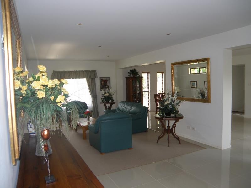 2 Brookeside Cr, Seventeen Mile Rocks QLD 4073