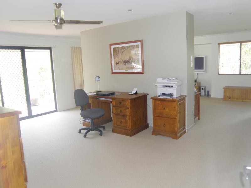 2 Brookeside Cr, Seventeen Mile Rocks QLD 4073