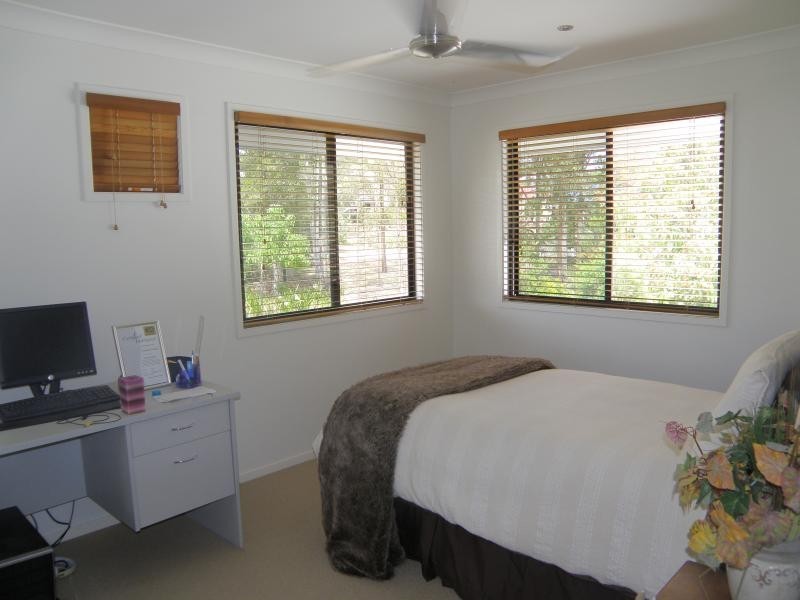 2 Brookeside Cr, Seventeen Mile Rocks QLD 4073