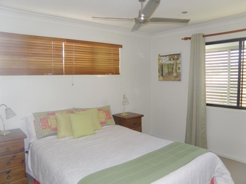 2 Brookeside Cr, Seventeen Mile Rocks QLD 4073