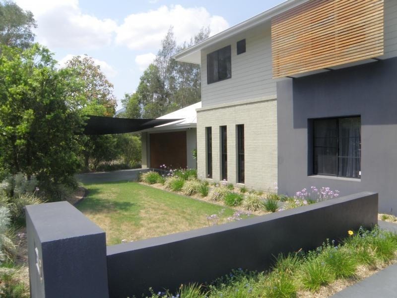 2 Brookeside Cr, Seventeen Mile Rocks QLD 4073