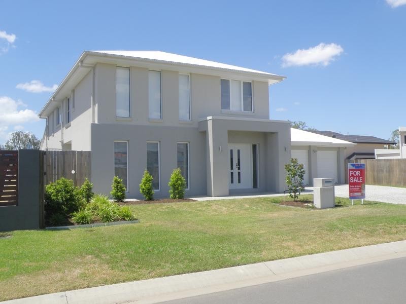 11 Palmer Pl, Sinnamon Park QLD 4073