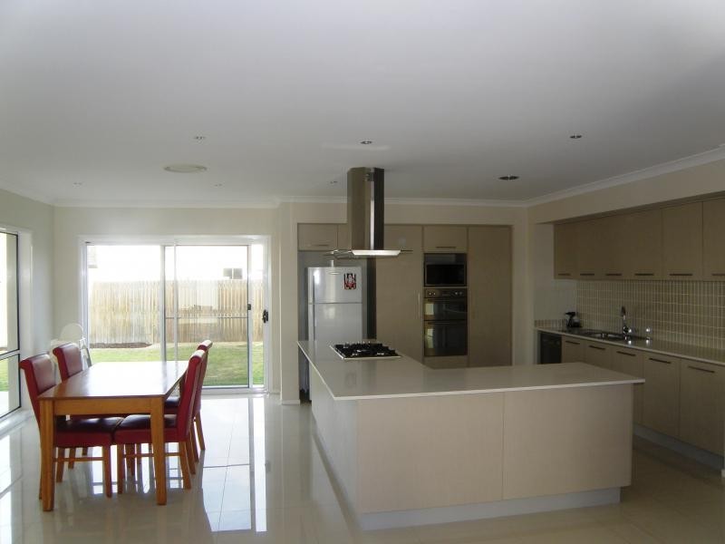 11 Palmer Pl, Sinnamon Park QLD 4073