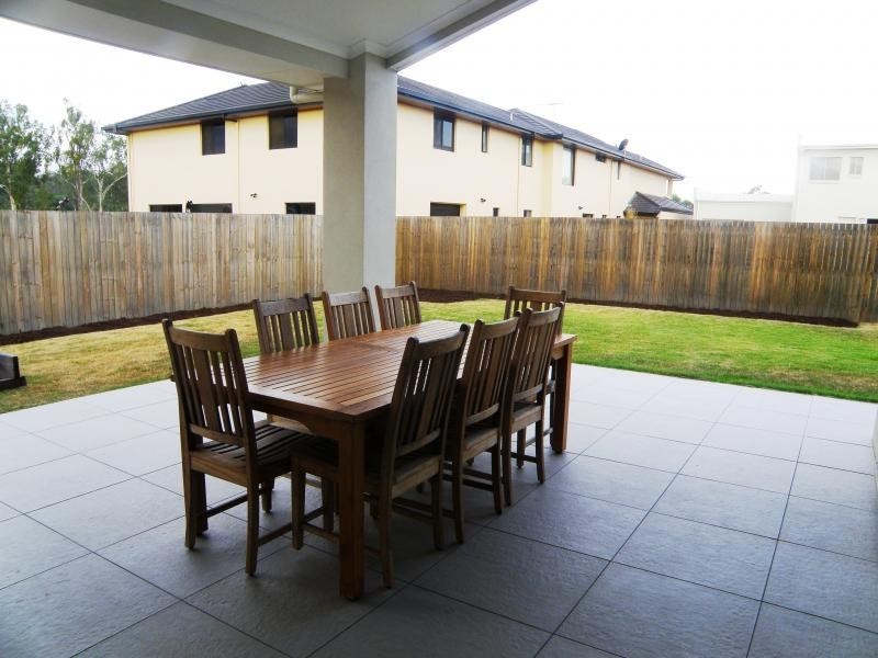 11 Palmer Pl, Sinnamon Park QLD 4073