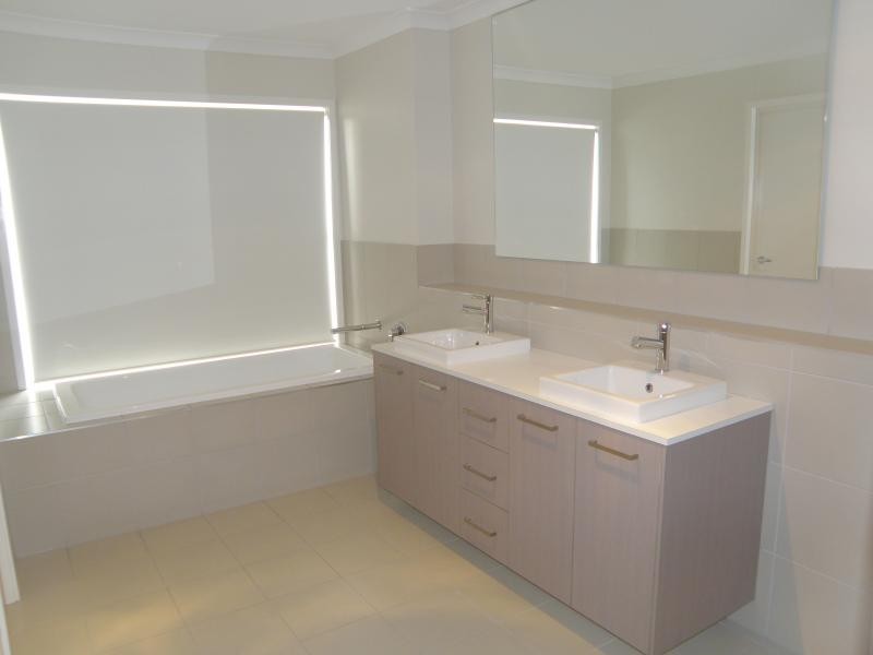 11 Palmer Pl, Sinnamon Park QLD 4073