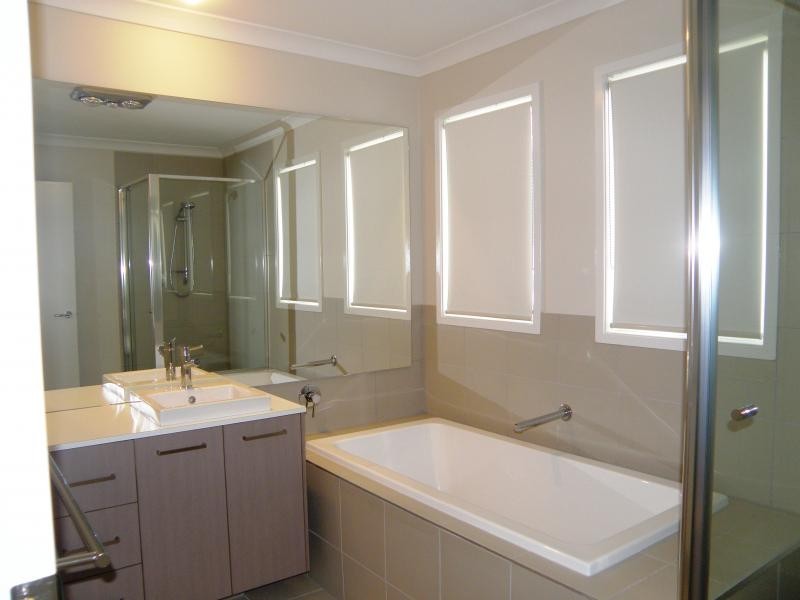 11 Palmer Pl, Sinnamon Park QLD 4073