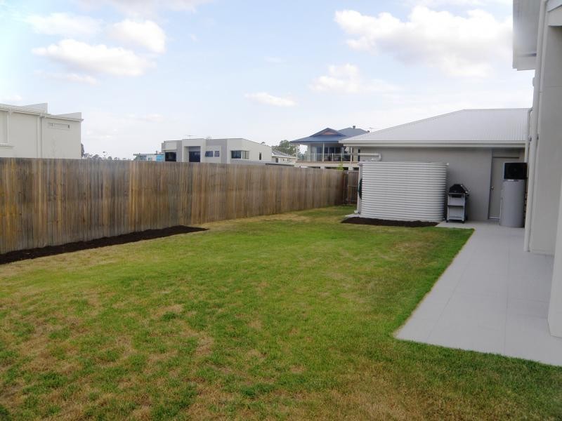 11 Palmer Pl, Sinnamon Park QLD 4073