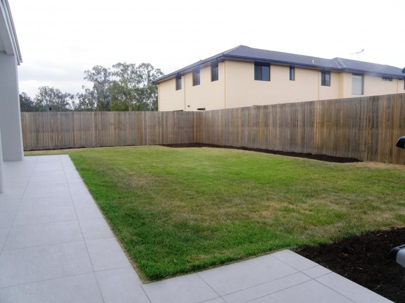 11 Palmer Pl, Sinnamon Park QLD 4073