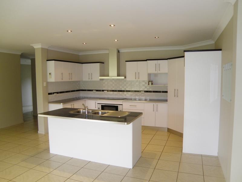 7 Zoe Pl, Moggill QLD 4070