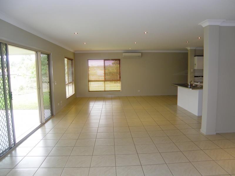 7 Zoe Pl, Moggill QLD 4070