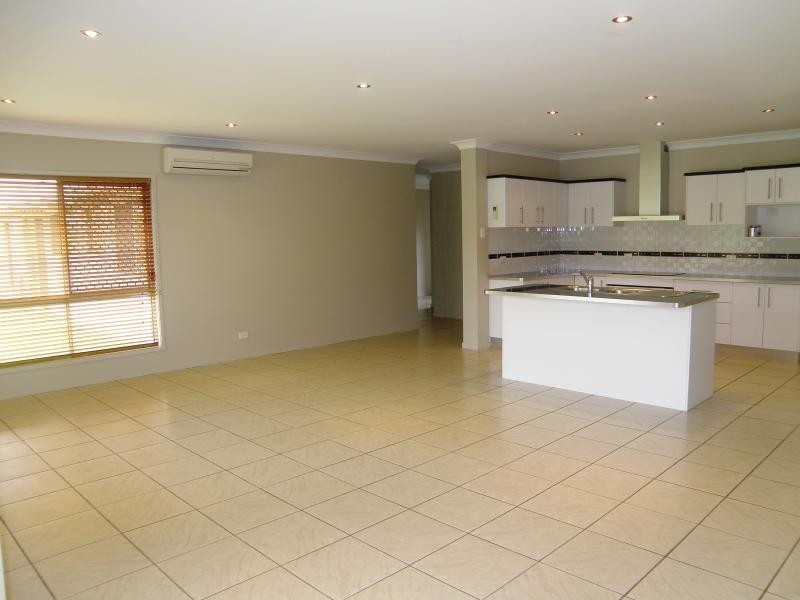 7 Zoe Pl, Moggill QLD 4070