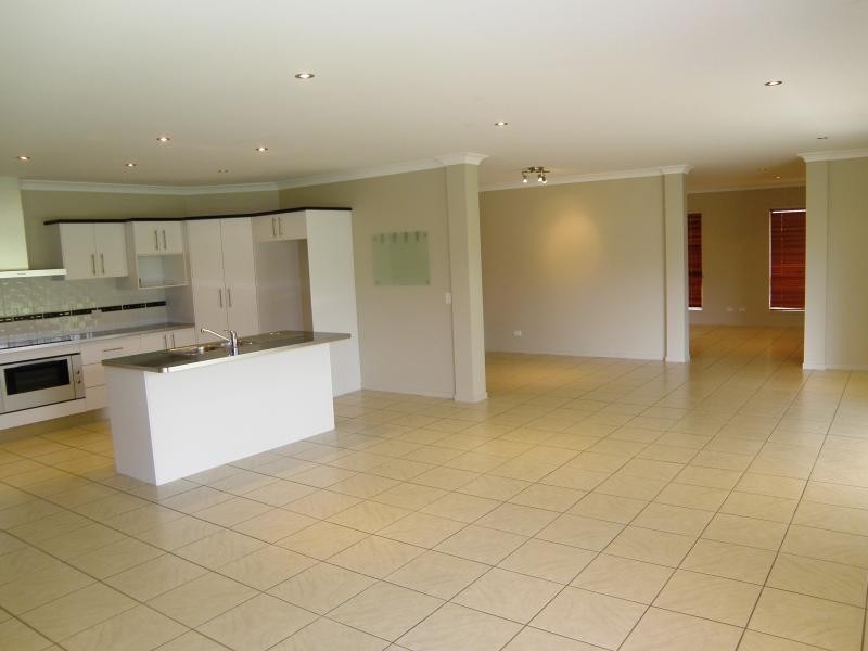7 Zoe Pl, Moggill QLD 4070