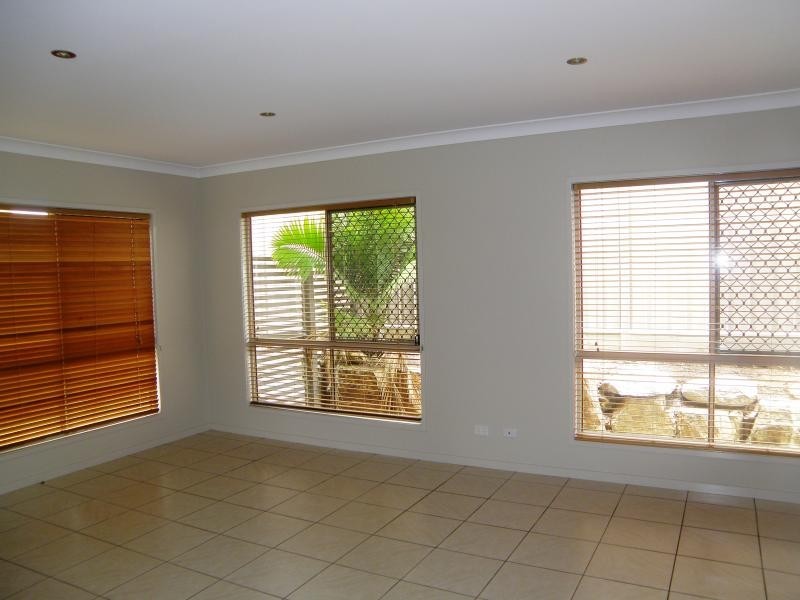 7 Zoe Pl, Moggill QLD 4070