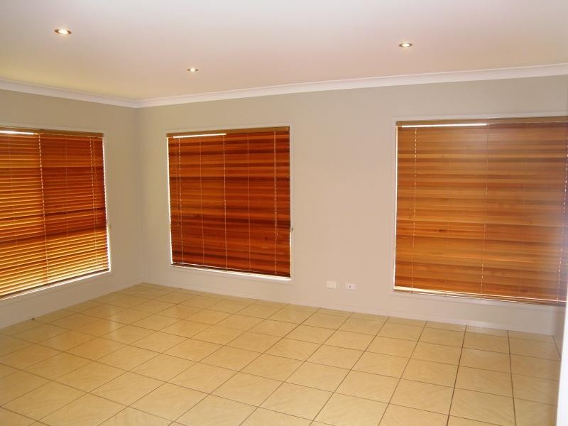 7 Zoe Pl, Moggill QLD 4070