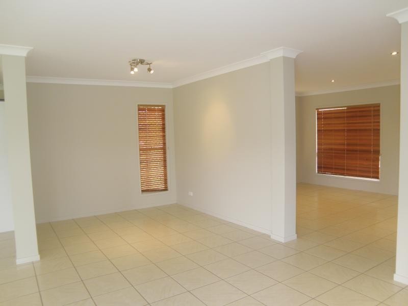 7 Zoe Pl, Moggill QLD 4070