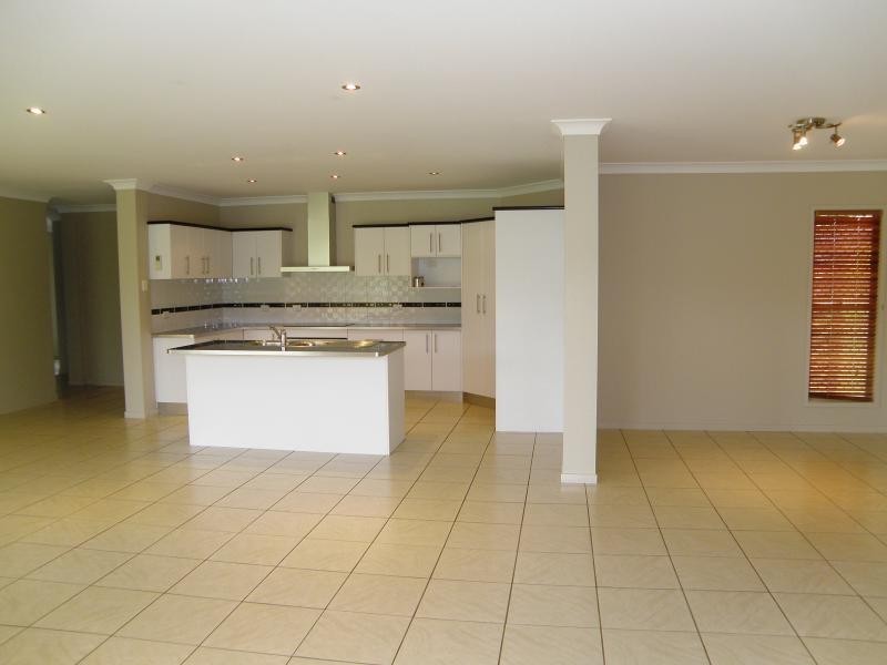 7 Zoe Pl, Moggill QLD 4070