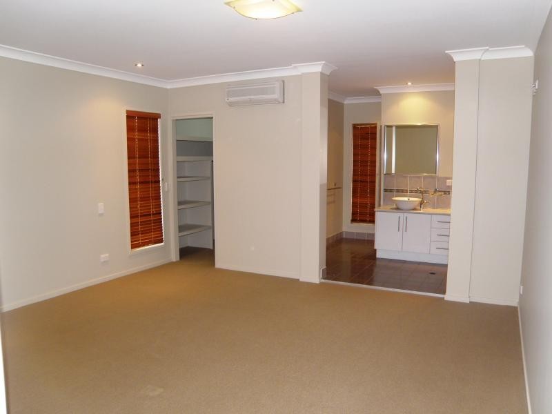 7 Zoe Pl, Moggill QLD 4070